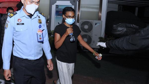Kristen Gray segera dideportasi dari Indonesia. (Foto: SINDONews/Chusna Mohammad)