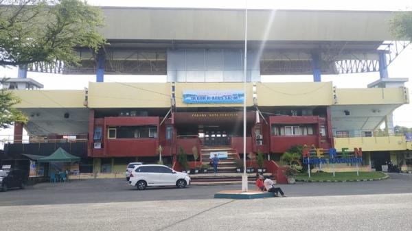GOR Agus Salim, Padang, Sumatera Barat ditutup sementara (Rus Akbar/iNews)