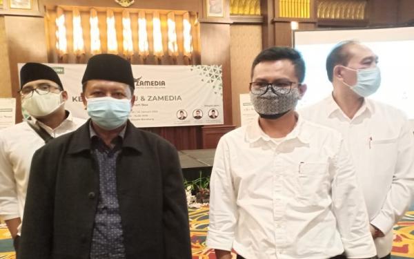 Founder sekaligus CEO Zamedia Ir Ayi Koswara (dua dari kanan) dan Ketua Bidang Ekonomi PBNU Eman Suryaman (dua dari kiri). (Foto: iNews.id/Agus Warsudi)