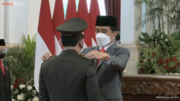 Kapolri-4 Kapolri Jenderal Listyo Sigit Prabowo dilantik Presiden Joko Widodo ( Youtube Sekretariat Presiden)