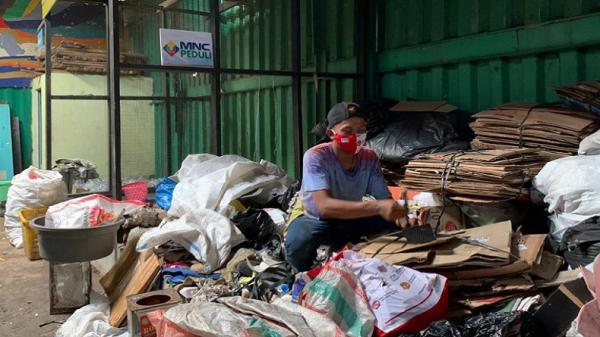 MNC Peduli Jakut 2 MNC Peduli menyerahkan bantuan dua unit komputer kepada Yayasan Kumala, Tanjung Priok, Jakarta Utara. (Foto: MNC Peduli).