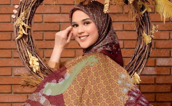 Cut Meyriska Deretan artis istiqomah berhijab bikin pangling. (Foto: Instagram)