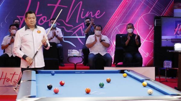 Ketua Umum PB POBSI Hary Tanoesoedibjo meresmikan Hot Nine Turnamen Biliar Bola 9 Khusus Wanita.(Foto: PB POBSI)