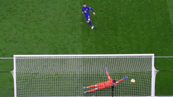 Penalti Jorginho Gelandang Chelsea Jorginho melakukan eksekusi penalti yang menjebol gawang Tottenham Hotspur pada pekan ke-22 Liga Inggris di Tottenham Hotspur Stadium, Jumat (5/2/2021) dini hari WIB. (Foto: REUTERS)