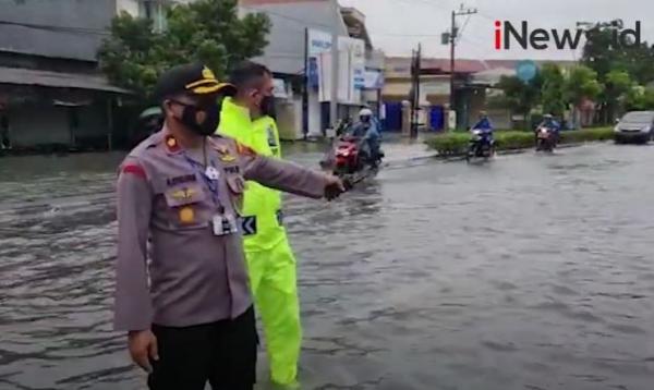 Video Jalur Pantura Dan Pemukiman Warga Di Semarang Terendam Banjir