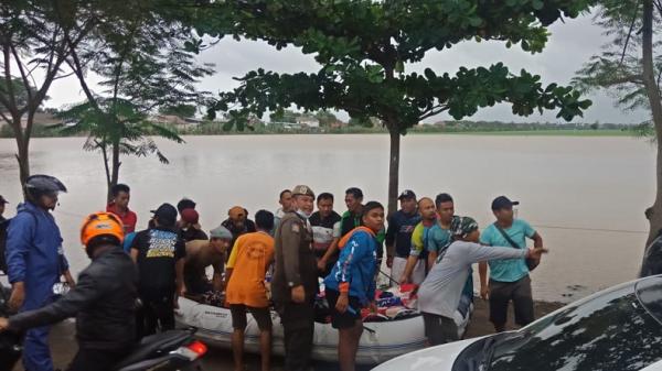 Kondisi banjir di Desa Mariuk, Kecamatan Tambak Dahan, Kabupaten Subang, Jabar, Senin (8/2/2021). (Foto: iNews/Cahya Sumirat)