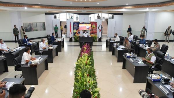 Rapat Koordinasi Liga 1 dan 2 Suasana rapat Koordinasi Pengkajian Terhadap Usulan Penyelenggaraan Kompetisi Sepak Bola Liga 1 & 2 di Wisma Kemenpora, Rabu (10/2/2021) sore. (Foto: Kemenpora)
