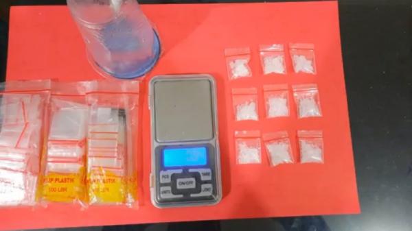 Sabu yang diduga diamankan dari penangkapan Caca, mantan istri Andika Kangen Band (Andres Afandi/iNews)