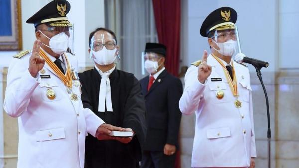 Gubernur dan Wakil Gubernur Sulut masa jabatan 2021-2024, Olly Dondokambey-Steven Kandouw resmi dilantik Presiden Jokowi di Istana Negara, Jakarta, Senin (15/2/2021). (Foto: Istimewa)