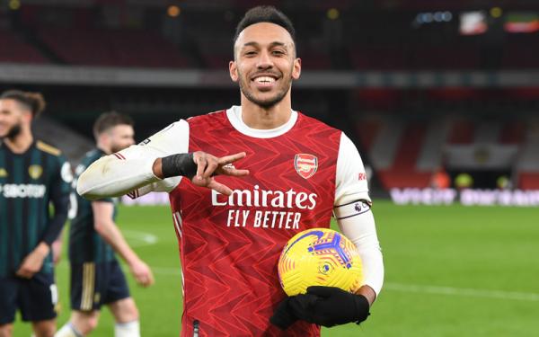 Striker Arsenal Pierre-Emericik Aubameyang girang betul usai bikin hattrcik perdana di Liga Inggris, Senin (15/2/2021) dini hari WIB. (Foto: Twitter @Arsenal)