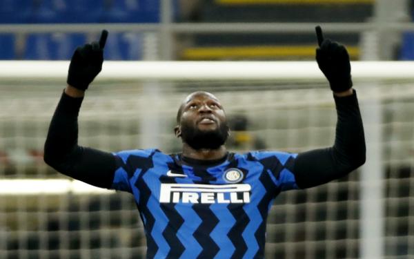 Romelu Lukaku 1 Striker Inter Milan Romelu Lukaku mencetak gol ke-300 di level klub dan Timnas Belgia. Kini dia selevel Cristiano Ronaldo, namun masih di bawah Lionel Messi. (Foto: Reuters)