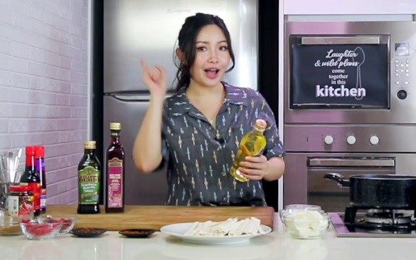 Chef Marinka cosplay pakai kostum Sailor Moon (Foto: Instagram Chef Marinka)