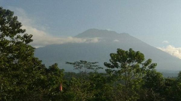 Cegah Pendaki ke Gunung Agung, BPBD Jaga Ketat 5 Titik dan ...
