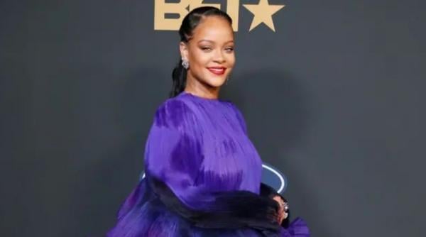 Foto Telanjang Dada Rihanna Diprotes Umat Hindu India Karena Pakai Liontin Ganesha