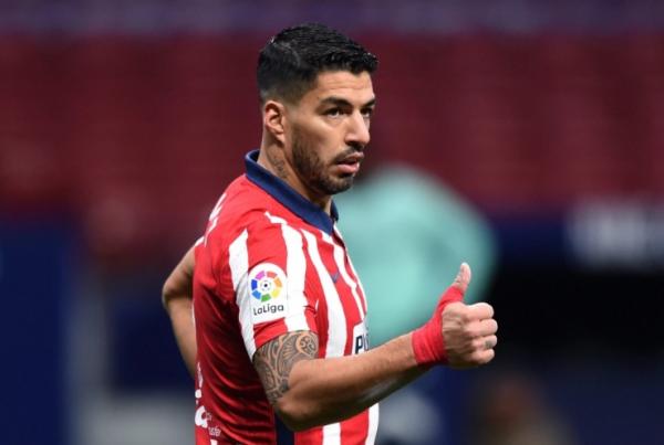 Striker Luas Suarez bakal pensiun dari sepak bola jika merasa sudah tak kompetitif. Namun hal itu tak akan terjadi dalam waktu dekat. (Foto: Talk Sport)