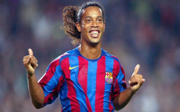 Ronaldinho Legendaris Barcelona Ronaldinho banyak melawan pemain hebat sepanjang kariernya. Tapi ada satu yang paling dia takuti. (Foto: The Sun)