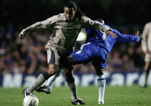Legendaris Barcelona Ronaldinho banyak melawan pemain hebat sepanjang kariernya. Tapi ada satu yang paling dia takuti. (Foto: Talk Sport)