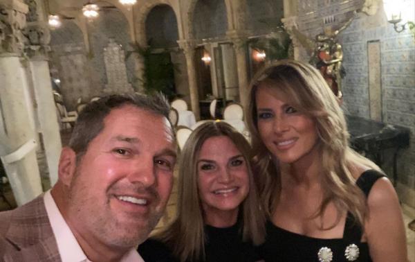 Melania Trump (kanan) saat menghadiri acara di rumah pengusaha AS, Keith Otto, belum lama ini. (Foto: Instagram)