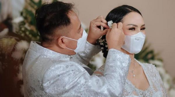 Kalina Batal Nikahi Vicky Prasetyo Deretan artis ini bercerai paling cepat. (Foto: Istimewa)