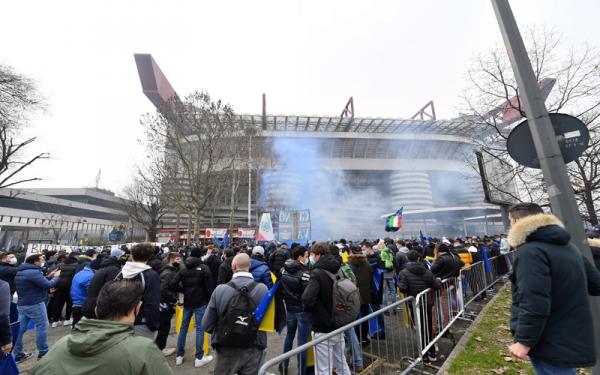 Intip Suasana San Siro Jelang Derby Milan, Interisti dan Milanisti Berjubel
