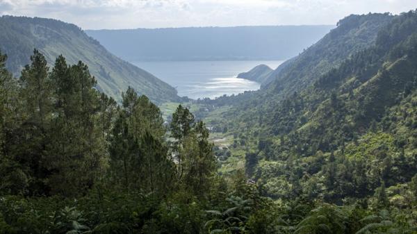 23 Antara Danau Toba 3 Lokasi Wisata Parapat Danau Toba Sumatra Utara (Foto: iNews/Dharma Setiawan)