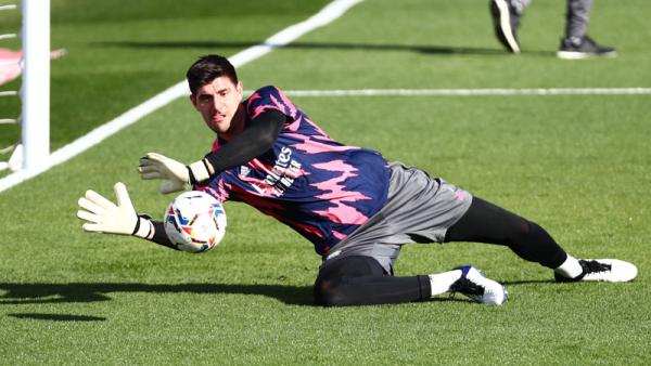 Kiper Real Madrid Thibaut Courtois harus siap menahan gempuran Atalanta pada leg pertama babak 16 besar Liga Champions 2020/2021 di Gewiss Stadium, Kamis (25/2/2021) dini hari WIB.(Foto: REUTERS)