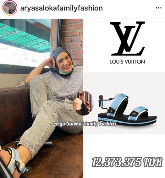 Putri Anne Pakai Sepatu Sandal