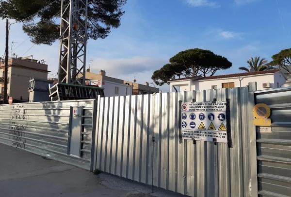 Bar Lionel messi Konstruksi Bar milik Lionel Messi yang lokasinya berdekatan dengan restoran Luis Suarez. (Foto: The Sun)