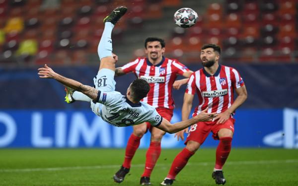 Gol salto striker Chelsea Olivier Giroud bikin Atletico Madrid merana. (Foto: Twitter @ChelseaFC)