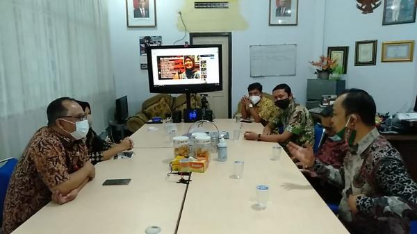 Tim MNC Media membahas peningkatan kerja sama dengan Pemerintah Provinsi (Pemprov) Jambi, Kamis (25/2/2021). (Foto: iNews/Doddi Irawan)