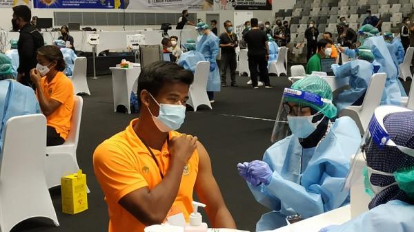 Vaksinasi Atlet Vaksinasi atlet tahap pertama dilakukan di Gelora Bung Karno, Jumat (26/2/2021). (Foto: MNC Media/Bagas Abdiel)