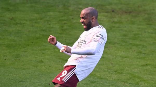 Striker Arsenal Alexandre Lacazette merayakan golnya ke gawang Leicester City pada pekan ke-26 Liga Inggris di King Power Stadium, Minggu (28/2/2021) malam WIB. (Foto: REUTERS)