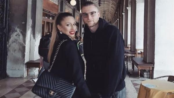 Barbora Hroncekova bersama sang kekasih, Milan Skriniar. (Foto: Yahoo Sport)