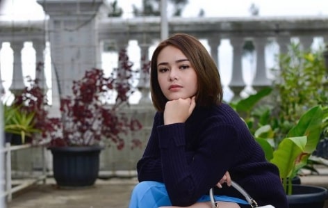Amanda Manopo lebih sering tampil dengan rambut pendek lurusnya