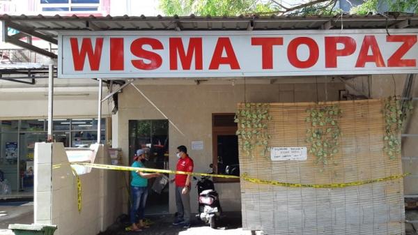 Polisi melakukan olah TKP di lokasi penemuan mayat Polisi melakukan olah TKP di lokasi penemuan mayat. (Foto: iNews/Herman Amiruddin).