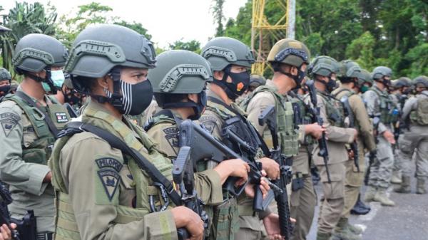 Polwan yang ditugaskan menjaga Papua Polwan yang ditugaskan menjaga Papua dan mengejar KKB. (Foto: Istimewa).