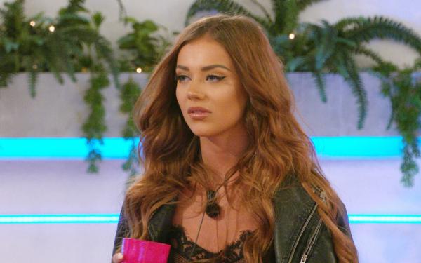 Natalia Zoppa 1 Natalia Zoppa saat berakting di Love Island. (Foto: Standard)
