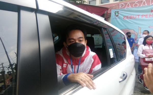 Gibran Rakabuming Gibran Rakabuming saat ditemui awak media di Balaikota Solo, Senin (8/3/2021). (Foto: Bramantyo)