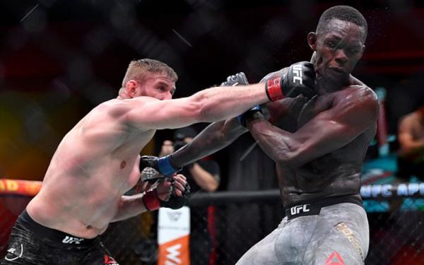 Jan Blachowicz Vs Israel Adesanya Jan Blachowicz Vs Israel Adesanya di UFC 259, Minggu (7/3/2021) siang WIB. (Foto: Daily Mail)