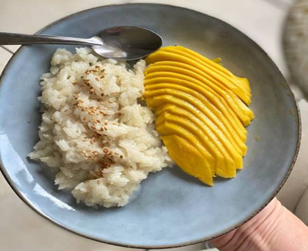 Mango Sticky Rice&nbsp;sebagai Salah Satu Makanan Khas Thailand Terenak (foto: instagram @sa_brichka)