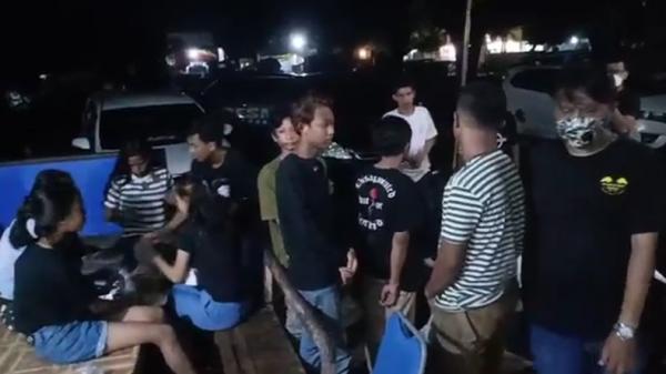 16 Remaja di Makassar terlibat prostitsi online. Mereka ditangkap di dalam hotel (Muhammad Nur Bone/MNC Portal)