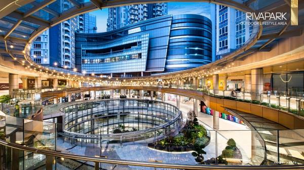 Podomoro 13 Rivapark yang berada di bagian belakang Mall Delipark menawarkan konsep ruang terbuka hijau yang dikelilingi oleh café-café ternama di dalam area Mall pertama di kota Medan..