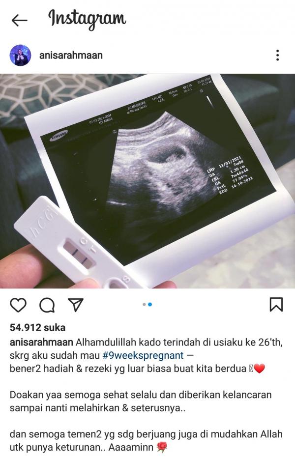 Dirjen Dukcapil Kemendagri, Zudan Arif Fakrullah menyerahkan data kependudukan untuk warga Suku Anak Dalam di Jambi. (Foto: Kemendagri)