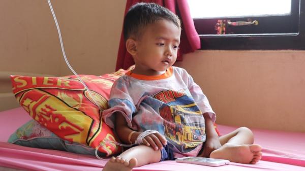Anak pertama dari Renalia, Lekat Wahyudi (5) yang mengidap penyakit Thalasemia (Enrico Ngantung/MNC Portal)