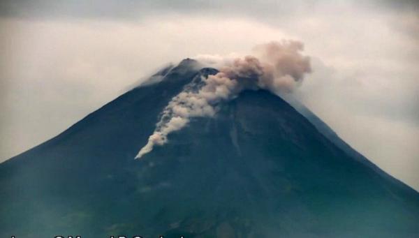 Gunung Merapi Luncurkan Awan Panas Sejauh 1,2 Km Ke Arah Barat Daya