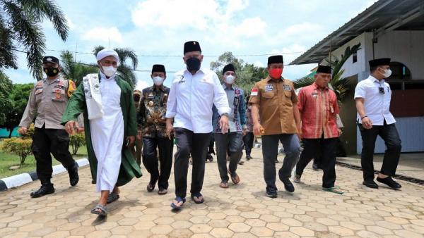 Ketua DPD AA La Nyalla Mahmud Mattalitti bersilaturahmi ke Pondok Pesantren (Ponpes) Wali Songo di Abung Selatan, Lampung Utara. (Foto: Istimewa)