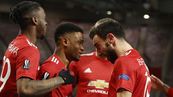 Amad Diallo (kedua kiri) merayakan golnya ke gawang AC Milan pada leg pertama 16 besar Liga Europa di Old Trafford, Jumat (12/3/2021) dini hari WIB. (Foto: REUTERS)