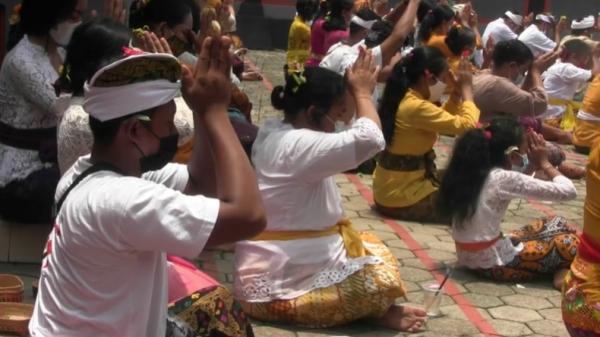 Melasti Ritual melasti di Bandarlampung (Andres Afand/MNC Portal)