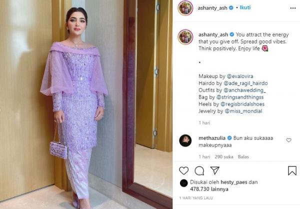 Ashanty mengenakan kebaya modern di pertunangan Aurel. (Foto: Instagram)