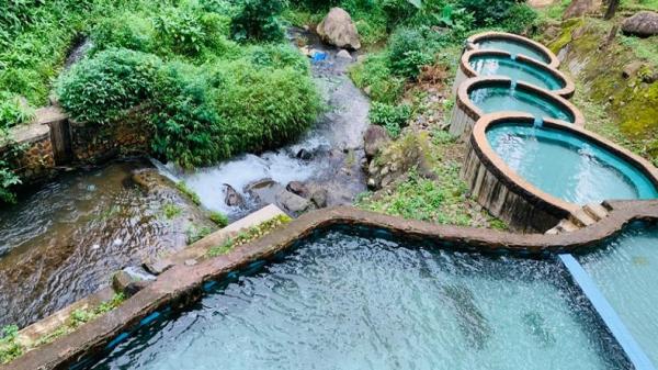 Kolam renang instagramable di kawasan wisata Kampung Ciherang. (Foto: Istimewa)